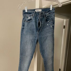 Abercrombie and Fitch Light Denim Skinny Jean Curve Love 27/4L. fits 27-28
